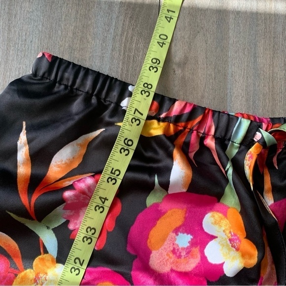 NWT Natori floral essential woven satin drawstring pant black multi medium - Picture 3 of 7